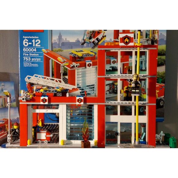 FIRE STATION & 3Vehicles LEGO CITY Set #60004 100% COMPLETE + ALL 5 Instructions - Picture 1 of 16